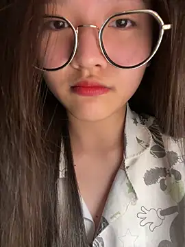 Krixxi22 online show from November 2025 02:18:02 PM