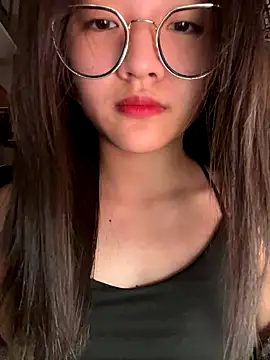 Krixxi22 online show from November 2025 05:57:02 PM