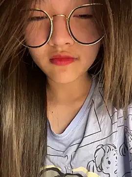 Krixxi22 online show from December 2025 03:52:01 PM