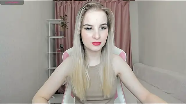 Snapshot of MiraSpaceGirl chatting on December 2024 07:34:02 PM MiraSpaceGirl online show from December 2024 07:34:02 PM
