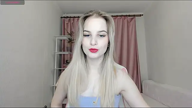 Snapshot of MiraSpaceGirl chatting on December 2024 07:25:02 PM MiraSpaceGirl online show from December 2024 07:25:02 PM