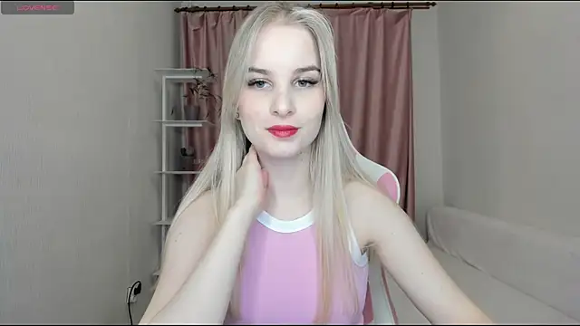 Snapshot of MiraSpaceGirl chatting on February 2025 07:33:02 PM MiraSpaceGirl online show from February 2025 07:33:02 PM