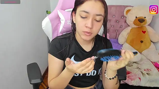 Snapshot of karla_cute01 chatting on March 2025 10:16:01 PM karla cute01 online show from March 2025 10:16:01 PM