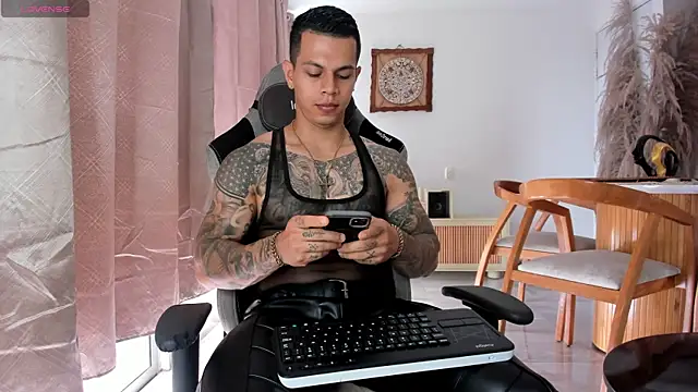 Aron Dark online show from April 2026 03:33:02 PM