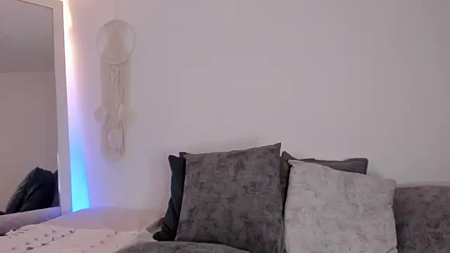 Snapshot of EmmaCollemann chatting on December 2025 09:09:02 PM EmmaCollemann online show from December 2025 09:09:02 PM