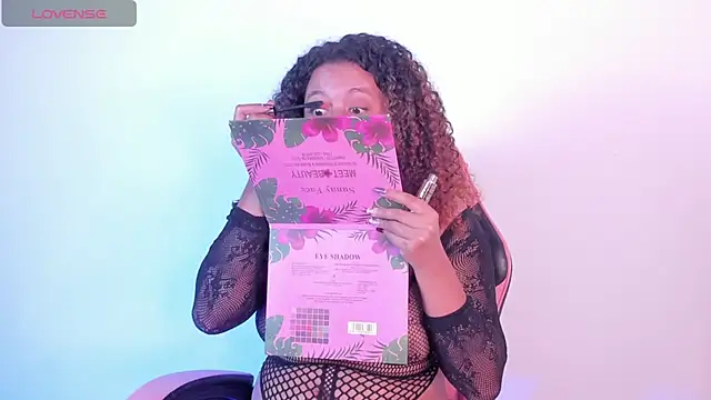 Kenia tompson01 online show from November 2025 04:44:01 PM