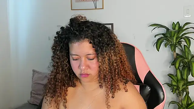 Kenia tompson01 online show from November 2025 05:13:02 PM