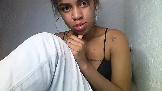 Snapshot of Bellabeltrann chatting on December 2024 08:37:02 AM Bellabeltrann online show from December 2024 08:37:02 AM