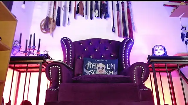 Snapshot of Mistress_Erza chatting on February 2025 01:41:01 PM Mistress Erza online show from February 2025 01:41:01 PM