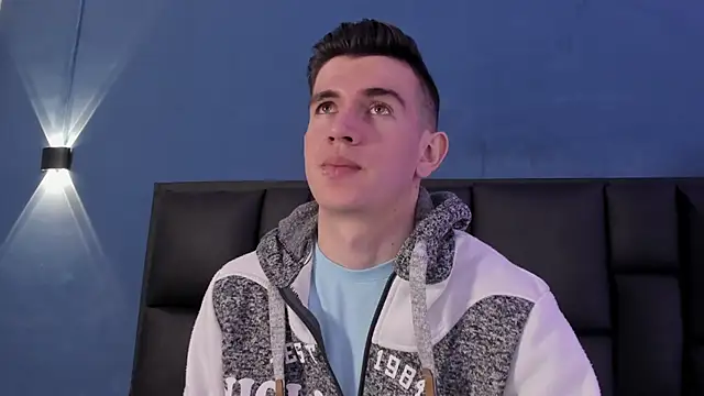 MikaelSlow online show from November 2025 04:01:01 AM