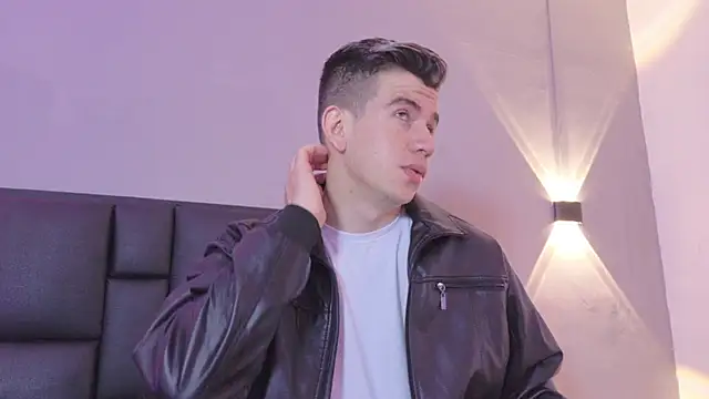 MikaelSlow online show from April 2026 04:19:01 AM