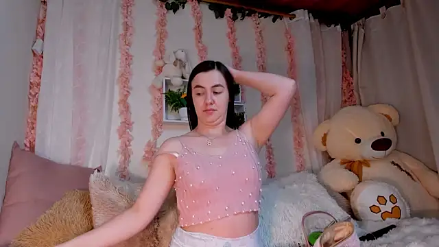 Idara and Edahi01 online show from November 2025 08:31:01 PM