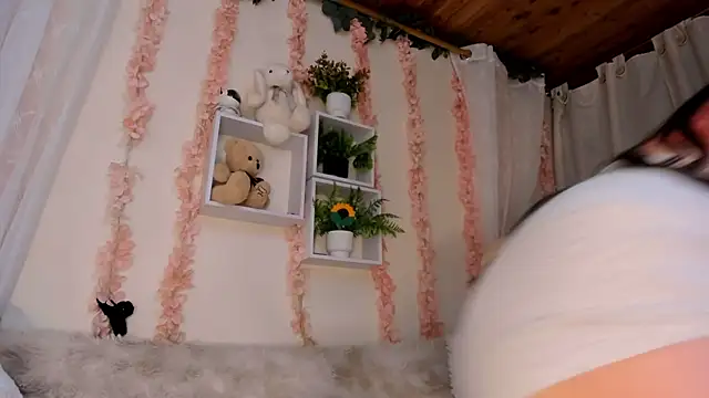 Idara and Edahi01 online show from April 2026 01:43:01 AM