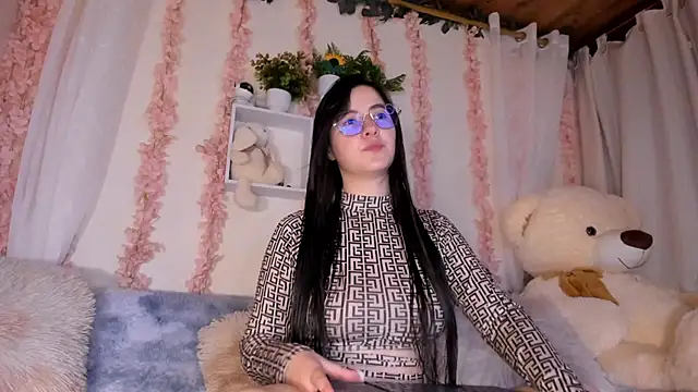 Idara and Edahi01 online show from May 2026 08:43:02 PM