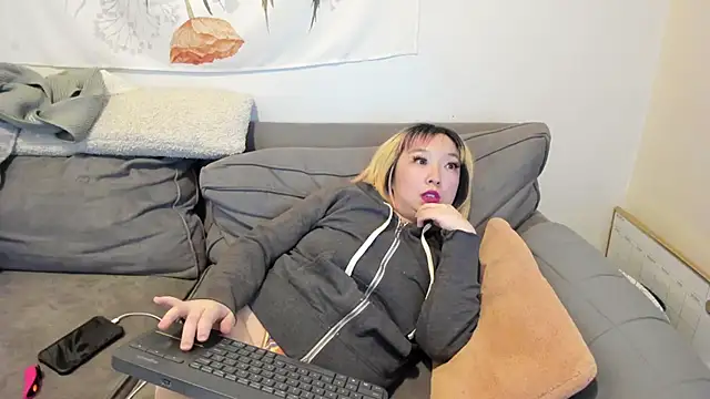 luxgray online show from February 2025 10:54:01 PM