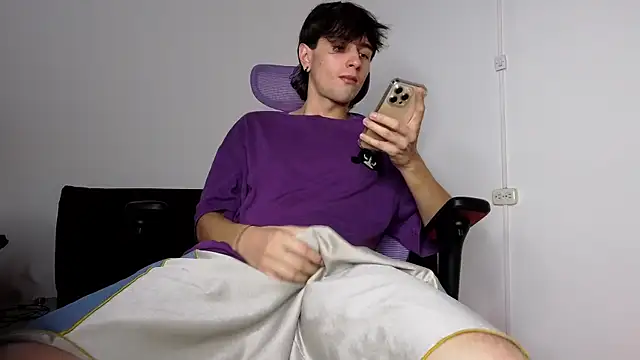 Snapshot of alex_connorr chatting on August 2026 12:02:01 AM alex connorr online show from August 2026 12:02:01 AM