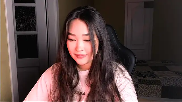 Snapshot of Erica_Wayne chatting on February 2025 01:44:01 PM Erica Wayne online show from February 2025 01:44:01 PM