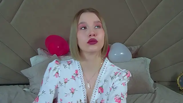 LiliLinn online show from February 2025 11:02:02 AM