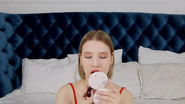 LiliLinn online show from February 2025 04:48:02 AM