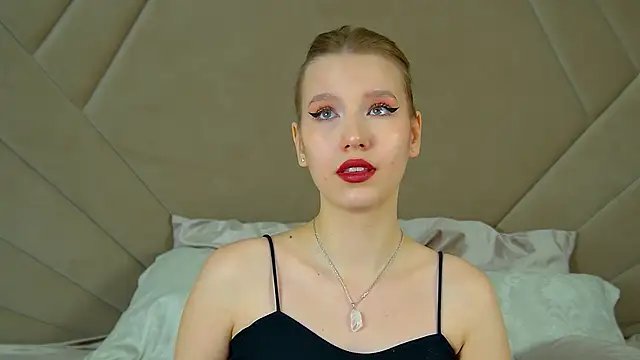 LiliLinn online show from February 2025 11:41:01 AM