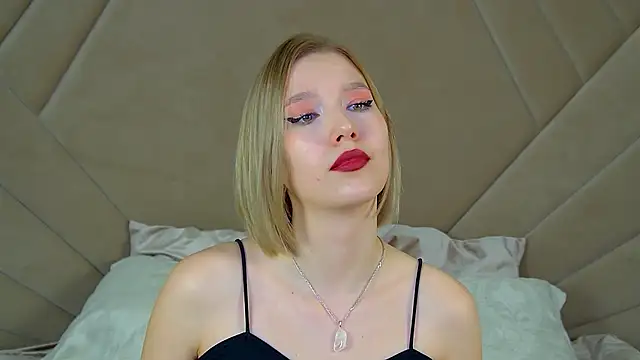 LiliLinn online show from February 2025 02:44:01 PM