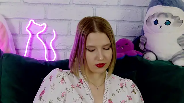 LiliLinn online show from March 2025 11:31:01 AM