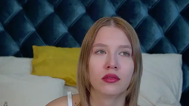 LiliLinn online show from September 2025 04:56:01 AM