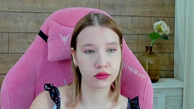 LiliLinn online show from October 2025 04:13:01 AM