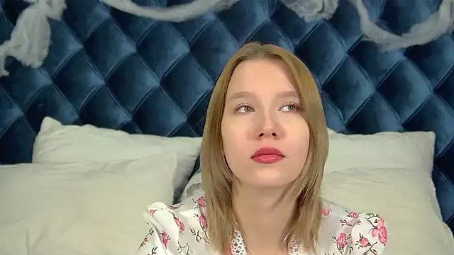 LiliLinn online show from November 2025 04:36:02 AM