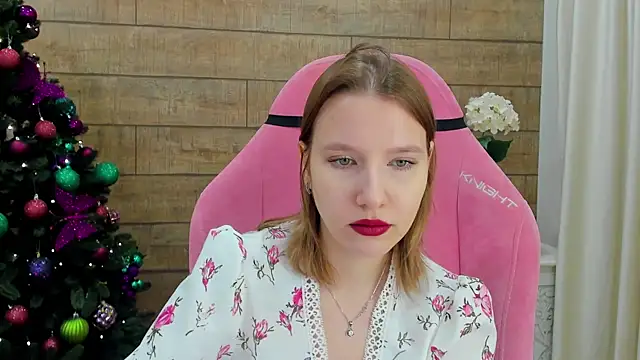 LiliLinn online show from December 2025 04:42:02 AM