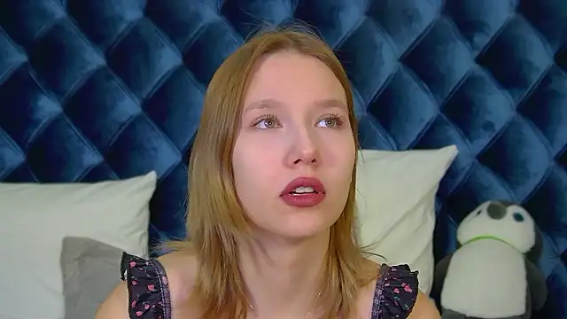 LiliLinn online show from February 2026 04:43:02 AM