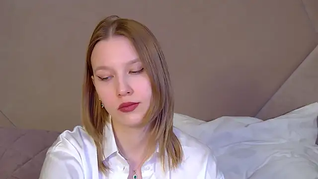 LiliLinn online show from April 2026 07:45:01 AM