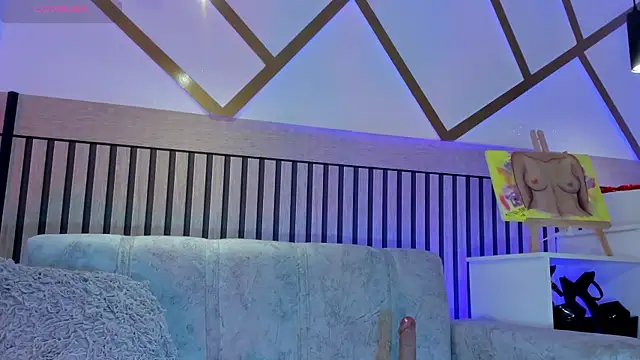 Snapshot of NinaInk chatting on April 2026 11:37:01 AM NinaInk online show from April 2026 11:37:01 AM