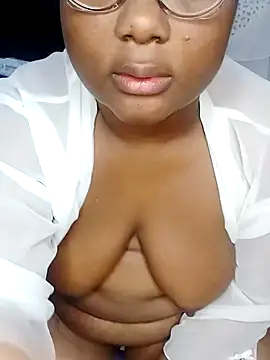 Snapshot of juicy_candy1999 chatting on January 2025 08:43:02 AM juicy candy1999 online show from January 2025 08:43:02 AM