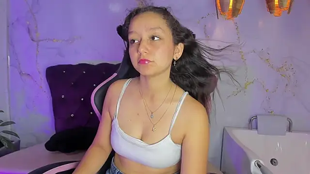 Snapshot of katy_sweet19 chatting on May 2026 04:04:02 PM katy sweet19 online show from May 2026 04:04:02 PM