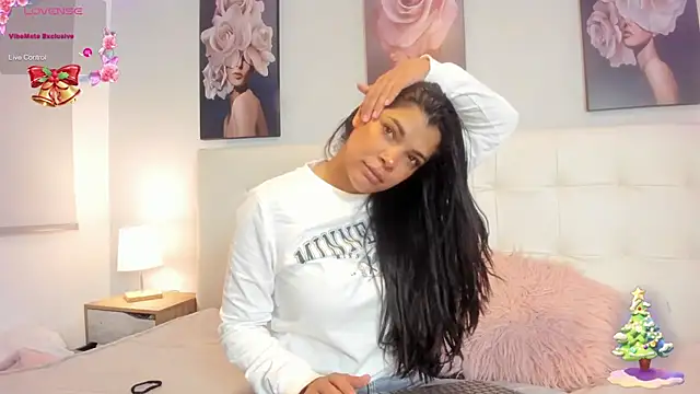 Snapshot of Sweetdreamses_ chatting on December 2024 12:23:02 PM Sweetdreamses  online show from December 2024 12:23:02 PM