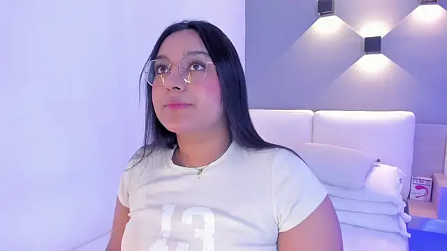 Snapshot of ellamontoya chatting on January 2025 05:02:01 AM ellamontoya online show from January 2025 05:02:01 AM