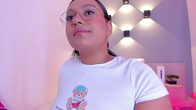 Snapshot of ellamontoya chatting on February 2025 04:27:01 AM ellamontoya online show from February 2025 04:27:01 AM