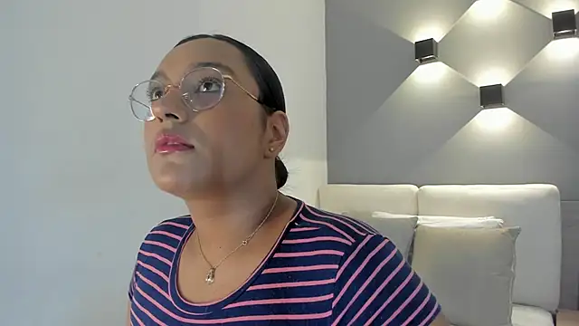 Snapshot of ellamontoya chatting on September 2025 02:00:02 PM ellamontoya online show from September 2025 02:00:02 PM