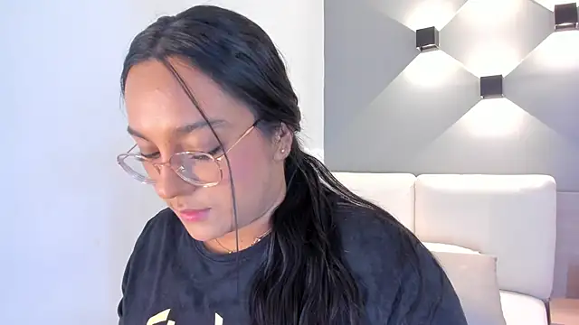 Snapshot of ellamontoya chatting on October 2025 10:55:01 AM ellamontoya online show from October 2025 10:55:01 AM