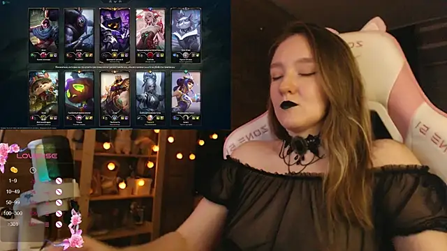 MoonlishSiren online show from October 2025 06:09:01 PM