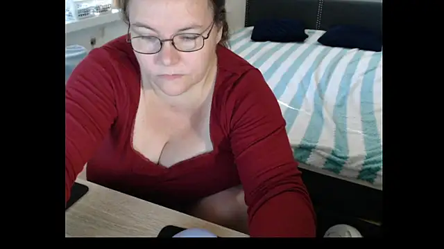 Snapshot of Sweetboobs chatting on June 2026 07:25:01 AM Sweetboobs online show from June 2026 07:25:01 AM