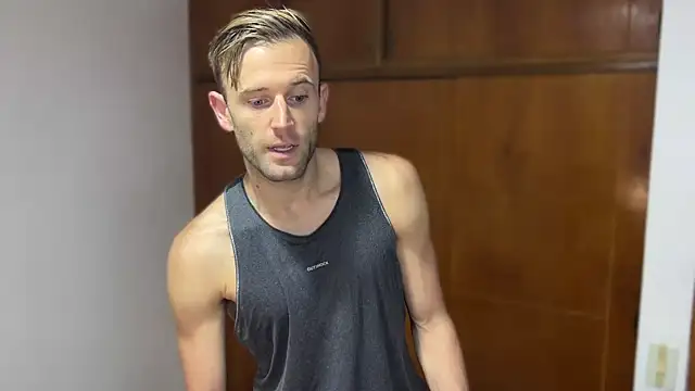 Snapshot of aquilesmade chatting on December 2024 04:19:01 PM aquilesmade online show from December 2024 04:19:01 PM