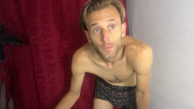 Snapshot of aquilesmade chatting on October 2025 04:37:01 PM aquilesmade online show from October 2025 04:37:01 PM