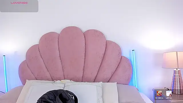 Nicole Paradise online show from March 2026 12:45:01 PM