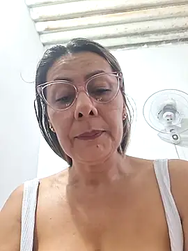 Mia-funny20 online show from February 2026 02:33:01 PM