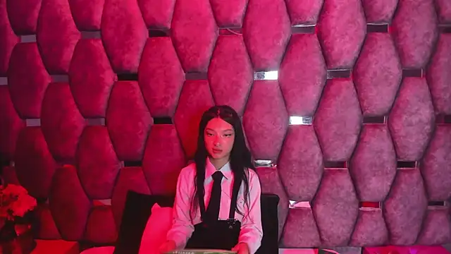 Aurora 18 online show from September 2025 02:18:02 PM