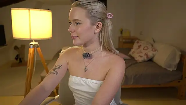 LexieLoree online show from November 2025 04:17:02 PM