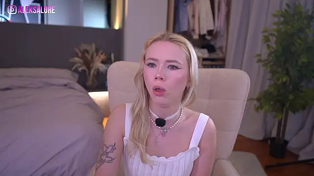 LexieLoree online show from March 2026 03:22:02 AM