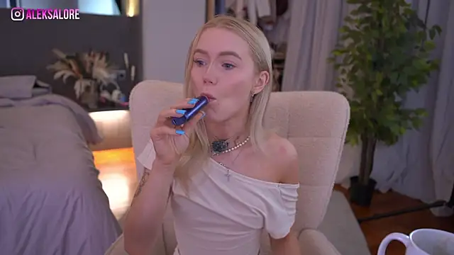 LexieLoree online show from April 2026 02:34:01 AM